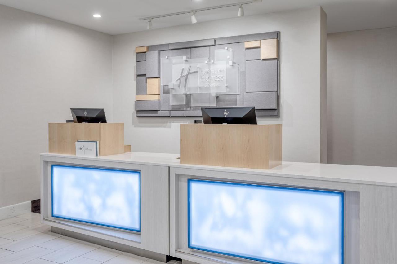 Holiday Inn Express Hotel & Suites Ottawa Airport By Ihg Exterior foto