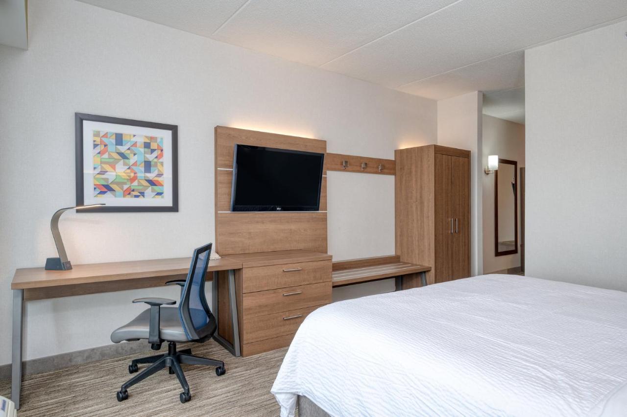 Holiday Inn Express Hotel & Suites Ottawa Airport By Ihg Exterior foto