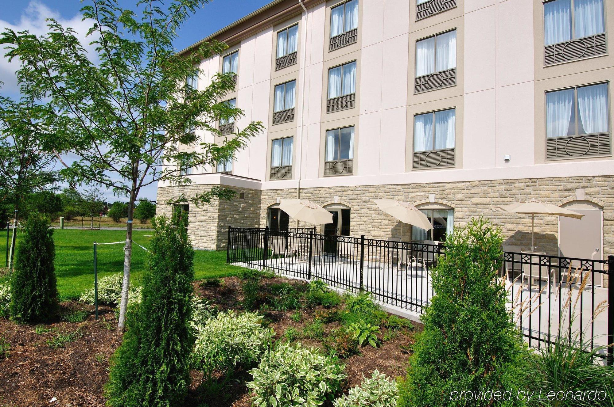 Holiday Inn Express Hotel & Suites Ottawa Airport By Ihg Exterior foto